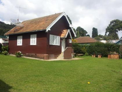 Chale de Madeira - Lareira e Fogueira---lindo gramado com mesa para café da manhã churrasqueira e fogueira - image 20